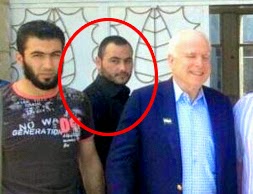 Archivo:Al Baghdadi John McCain.jpg
