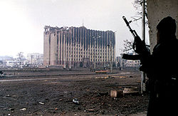 Archivo:250px-Evstafiev-chechnya-palace-gunman.jpg
