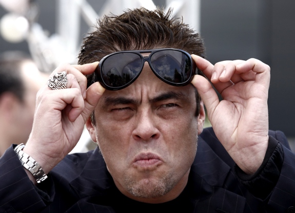 Archivo:Benicio-del-toro gafas.jpg