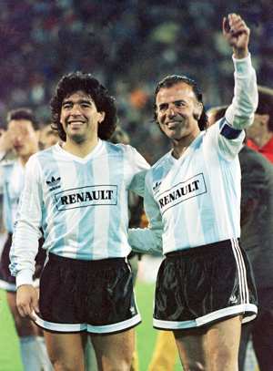 Archivo:Menem-Maradona-Argentina-Renault-1989.jpg