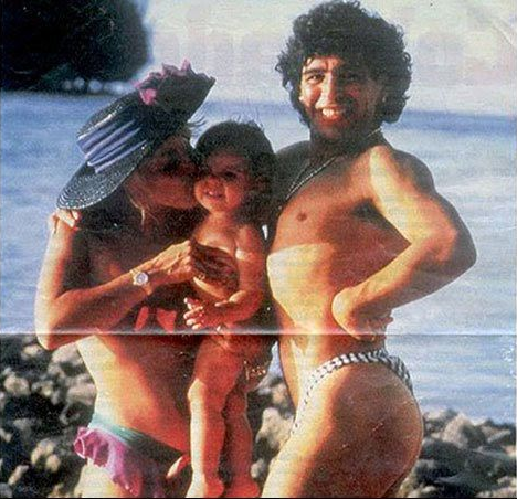 Archivo:Maradona sexy.png