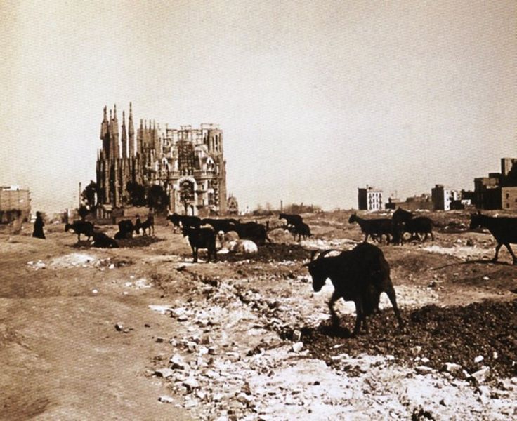 Archivo:Sagrada Familia 1915.jpg