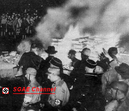 Archivo:Nazis quemando libros3.png