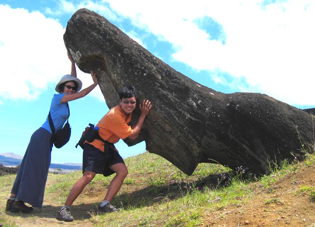 Archivo:Moai turistas.jpg