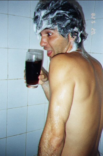 Archivo:Cubata en la ducha.jpg