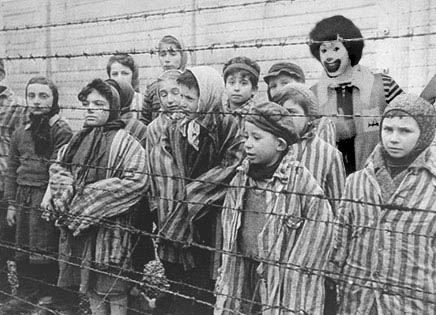 Archivo:Holocausto payaso.jpg