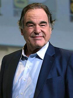 Archivo:Oliver Stone.png
