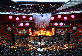 Archivo:Muse Wembley Stage.jpg