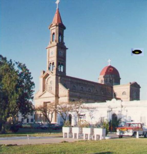 Archivo:Reko-Catedral-OVNI.jpg