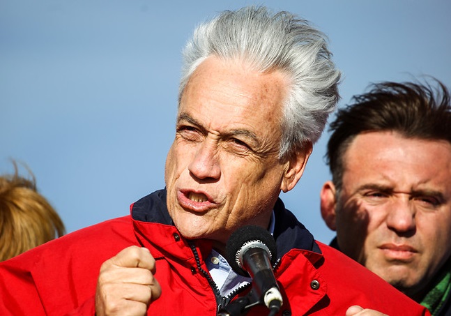 Archivo:Piñera-viento.jpg