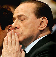 Archivo:Berlusconi religioso.jpg