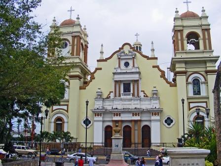 Archivo:San Pedro Sula catedral.jpg