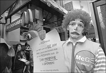 Archivo:Ronald McDonalds Encarcelado.jpg