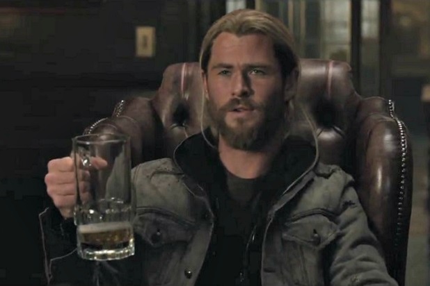 Archivo:Thor bebendo com Strange.jpg