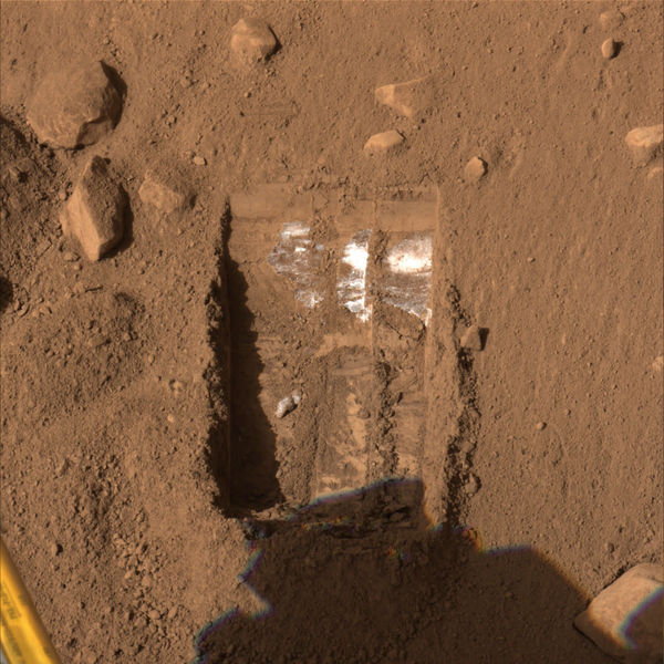 Archivo:Ice On Mars.jpg