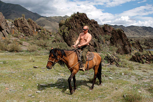 Archivo:Putin jinete.jpg