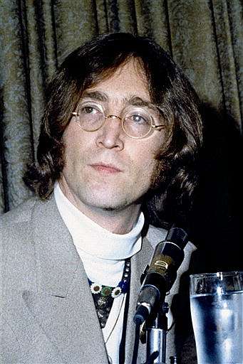 Archivo:John Lennon2.jpg