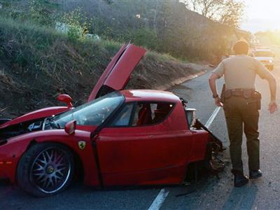 Archivo:Ferrari roto.jpg