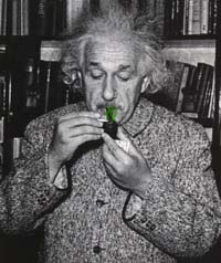 Archivo:Albert einstein fumando.jpg