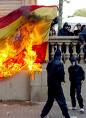 Archivo:Bandera española quemada.jpg
