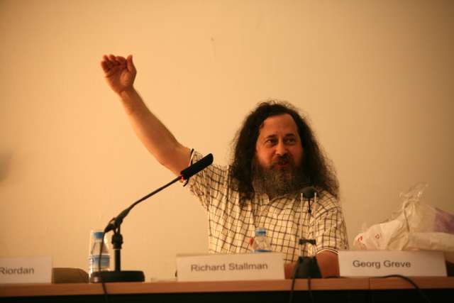 Archivo:Stallman-brazo.jpg