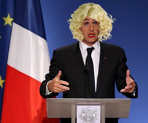 Archivo:Sarkozy peluca.jpg