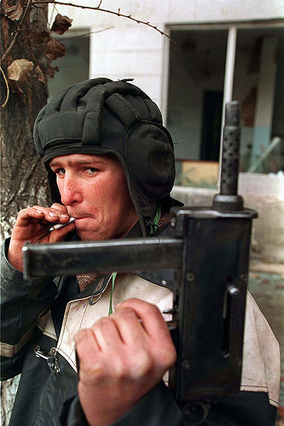 Archivo:400px-Evstafiev-chechnya-tank-helmet.jpg