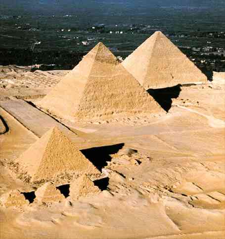 Archivo:Piramides.jpg