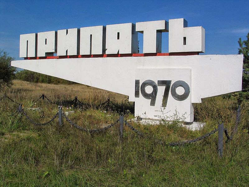 Archivo:800px-Pripyat, the city limit sign.JPG