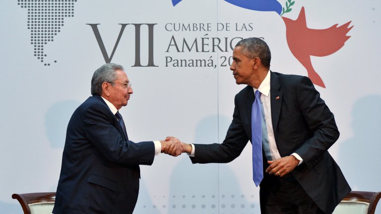 Archivo:VII Cumbre de las Américas - Obama y Castro.jpg