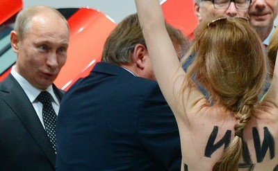 Archivo:Putin Femen.jpg