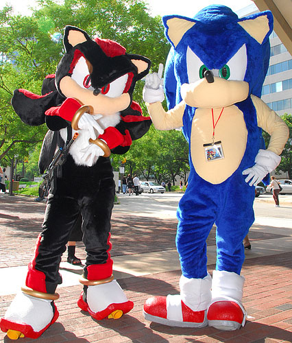 Archivo:Sonic Cosplayers.jpg