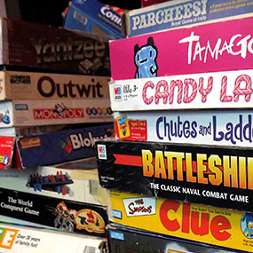 Archivo:Old-classic-board-games.jpg