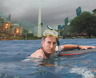 Archivo:Buenos Aires inundado - Macri nadando.JPG