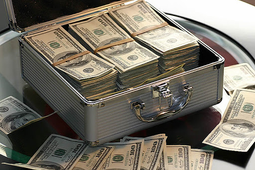 Archivo:Maletín de dinero.jpg