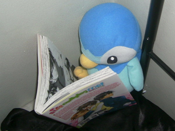 Archivo:Piplup reading yaoi.jpg