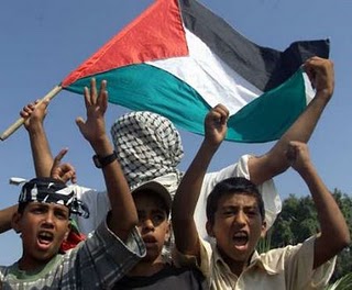 Archivo:Niños bandera-palestina.jpg