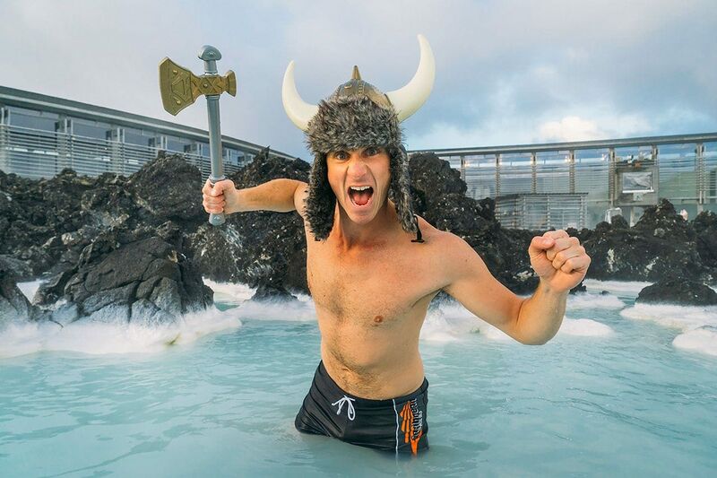 Archivo:Iceland-facts-hotspring-swimming.jpg