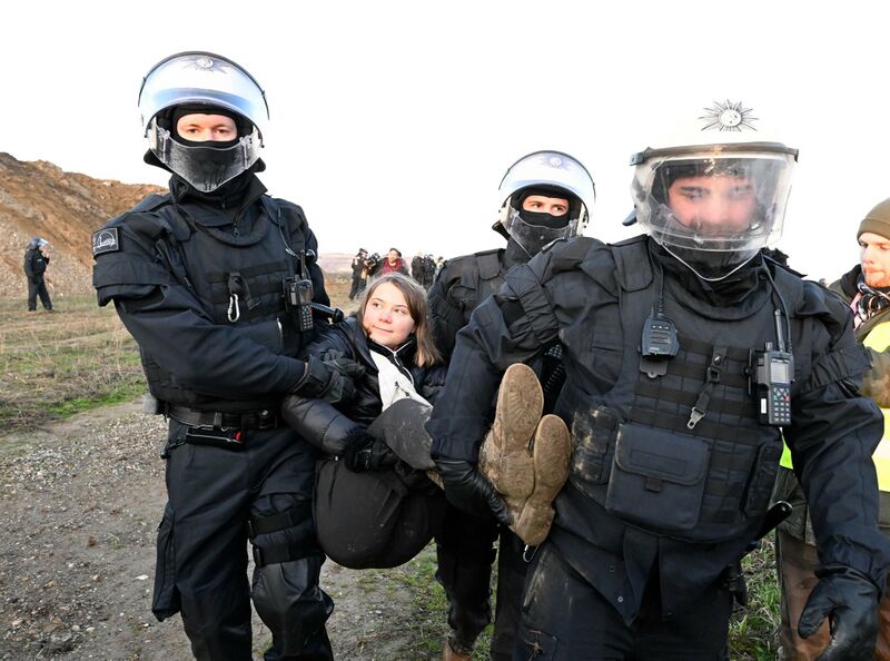 Archivo:Greta thunberg arrestada.jpg