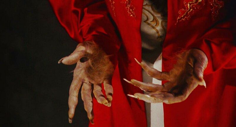 Archivo:Dracula-hands.jpg