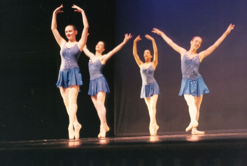 Archivo:Ballet Azul.jpg