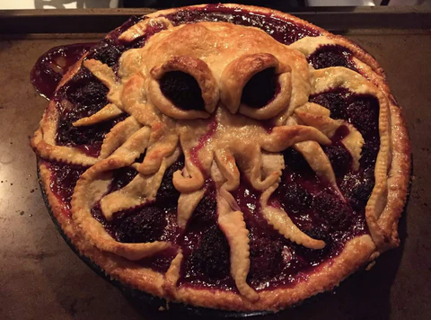 Archivo:Apple pie Cthulhu.webp