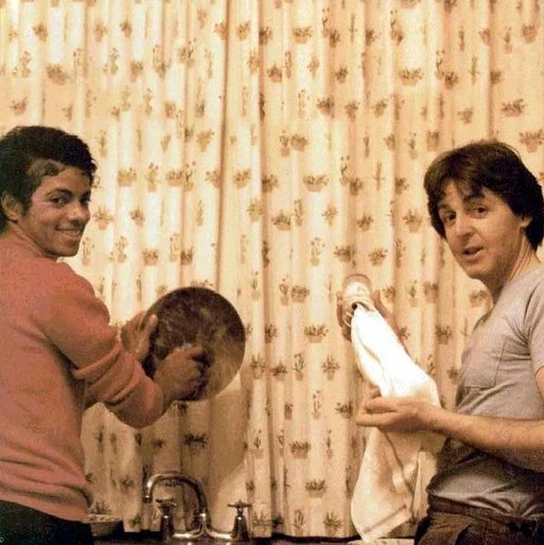 Archivo:Paul McCartney Michael Jackson.jpg