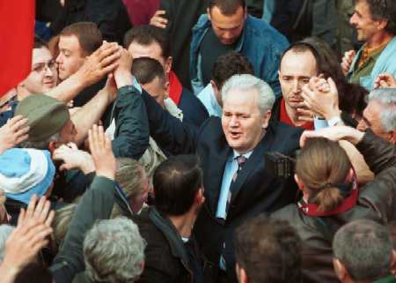 Archivo:Milosevic folla.png