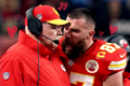 Travis Kelce, por quién Taylor decidió sacrificar la capa de ozono para verlo jugar.