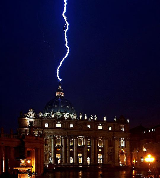 Archivo:Rayo Vaticano.jpg