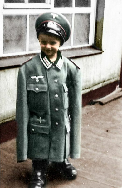 Archivo:Niño de la Batalla de Berlín.png