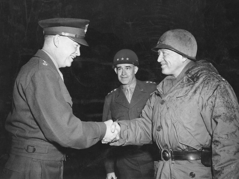 Archivo:Dwight-D-Eisenhower-George-Patton-Omar-Bradley-February-1945.jpg
