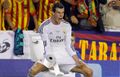 Gareth Bale cagándose en el Barcelona.