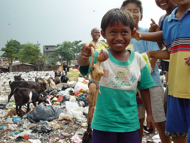 Archivo:Pobreza Indonesia.JPG